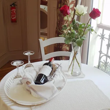 Bed & Breakfast Chambre D Hote : Louvre Elegant Apt Suite Paris