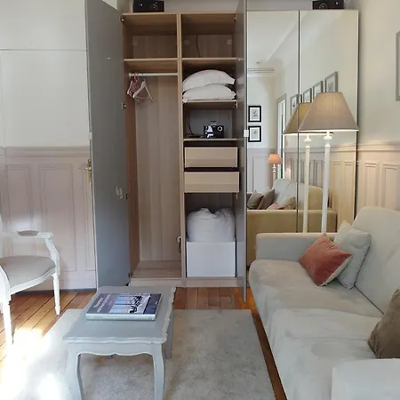 Bed & Breakfast Chambre D Hote : Louvre Elegant Apt Suite Paris