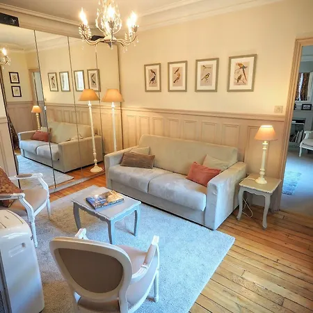 Chambre D Hote : Louvre Elegant Apt Suite Bed & Breakfast Paris