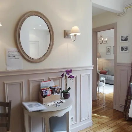 Bed & Breakfast Chambre D Hote : Louvre Elegant Apt Suite Paris