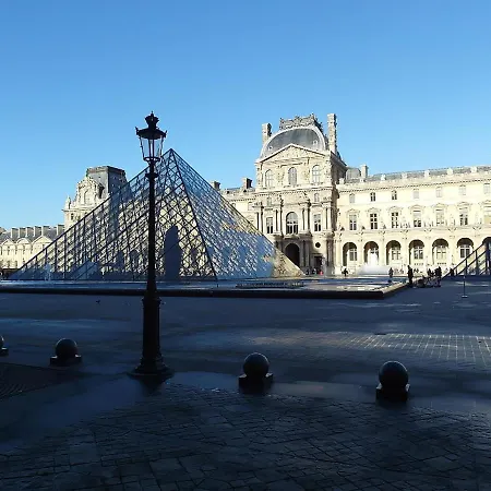 Chambre D Hote : Louvre Elegant Apt Suite Bed & Breakfast 4*