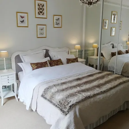 Chambre D Hote : Louvre Elegant Apt Suite Bed & Breakfast Paris