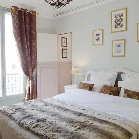 Chambre D Hote : Louvre Elegant Apt Suite Bed & Breakfast 4*