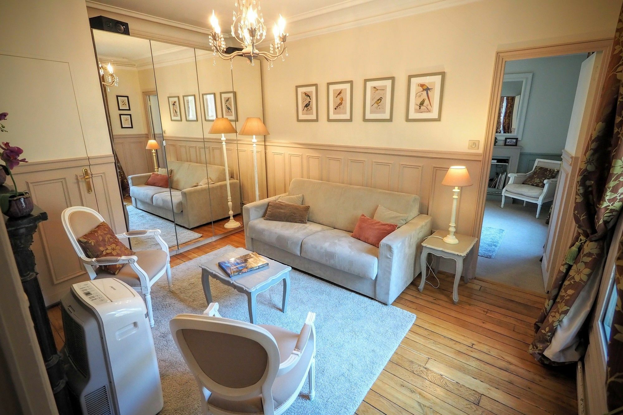 Chambre D Hote : Louvre Elegant Apt Suite Bed & Breakfast Paris