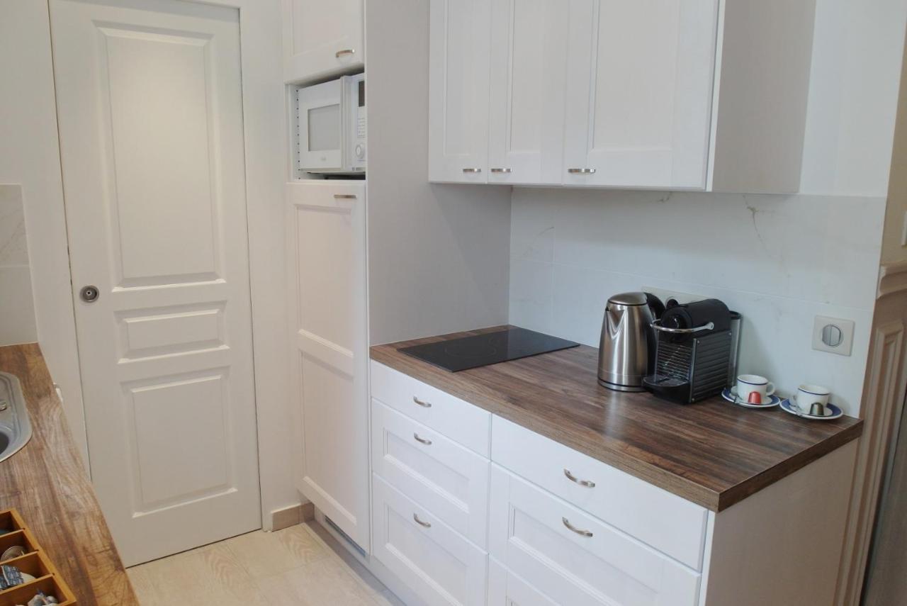 Chambre D Hote : Louvre Elegant Apt Suite Bed & Breakfast