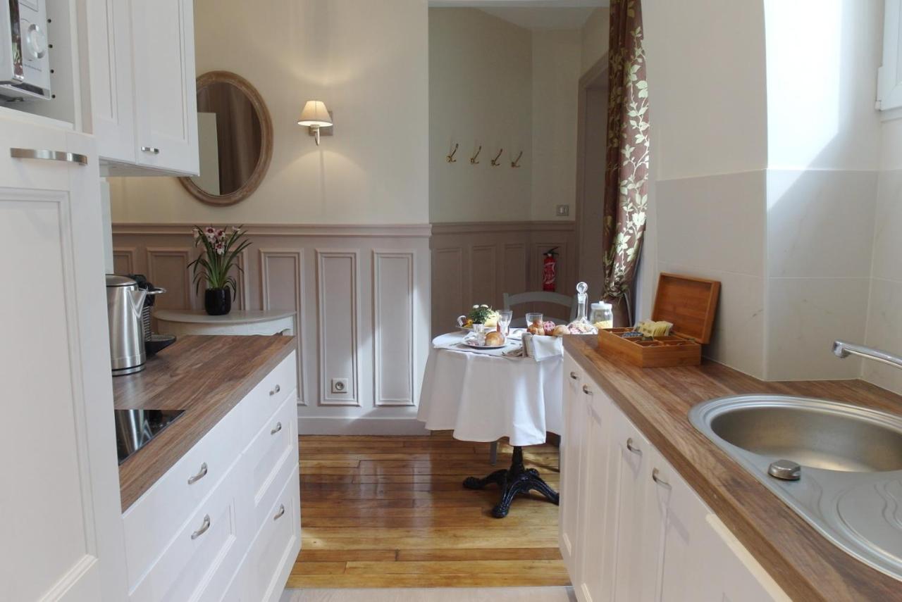 Chambre D Hote : Louvre Elegant Apt Suite Bed & Breakfast Paris