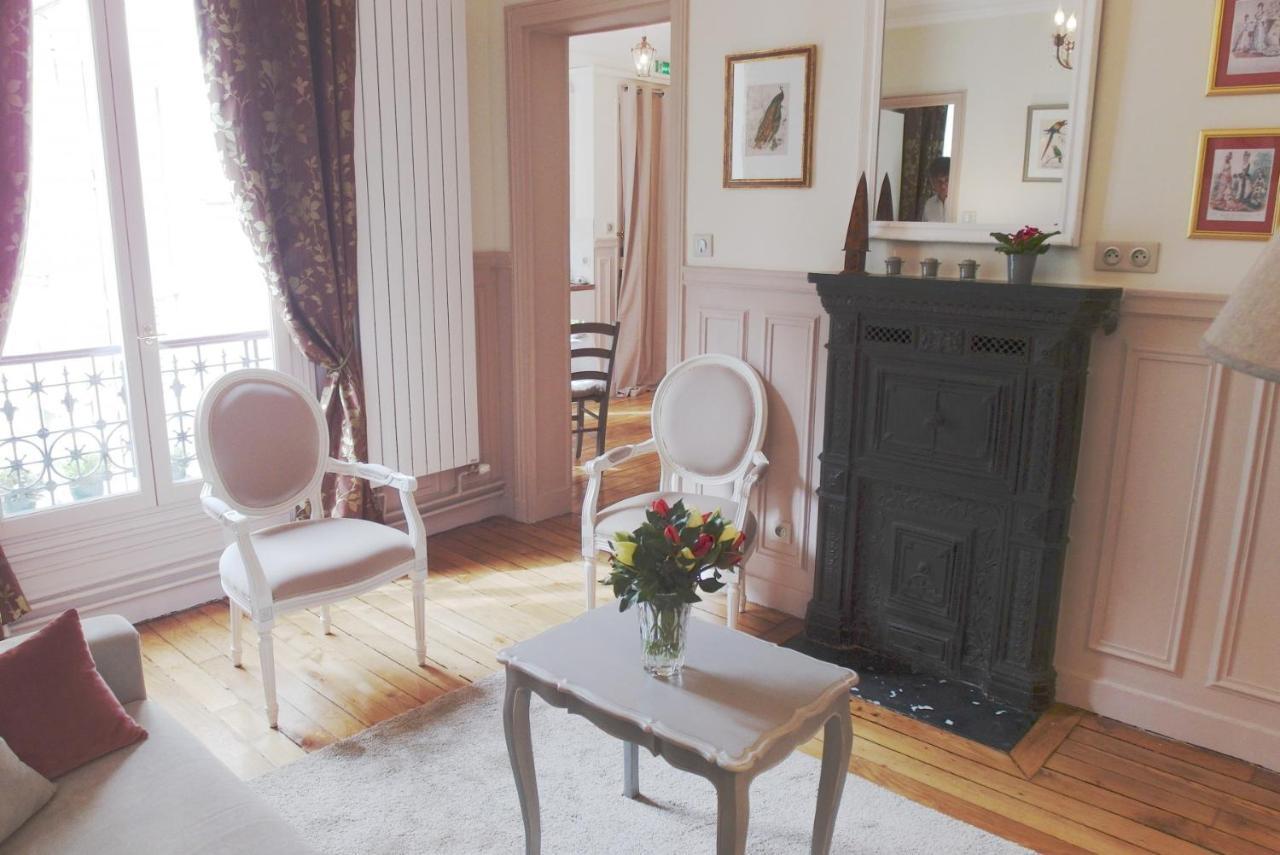 Chambre D Hote : Louvre Elegant Apt Suite Bed & Breakfast